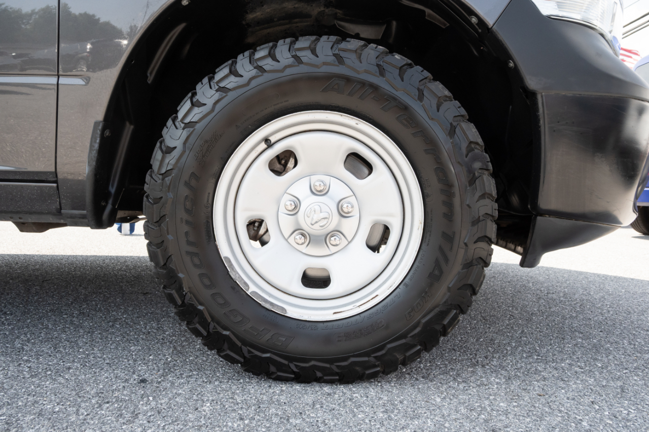 RAM 1500 4WD Quad Cab 140.5" Tradesman 2016