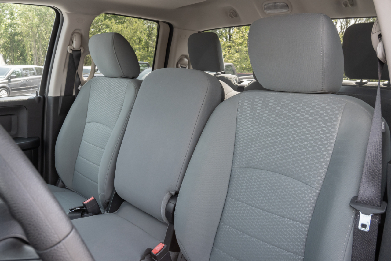 RAM 1500 4WD Quad Cab 140.5" Tradesman 2016