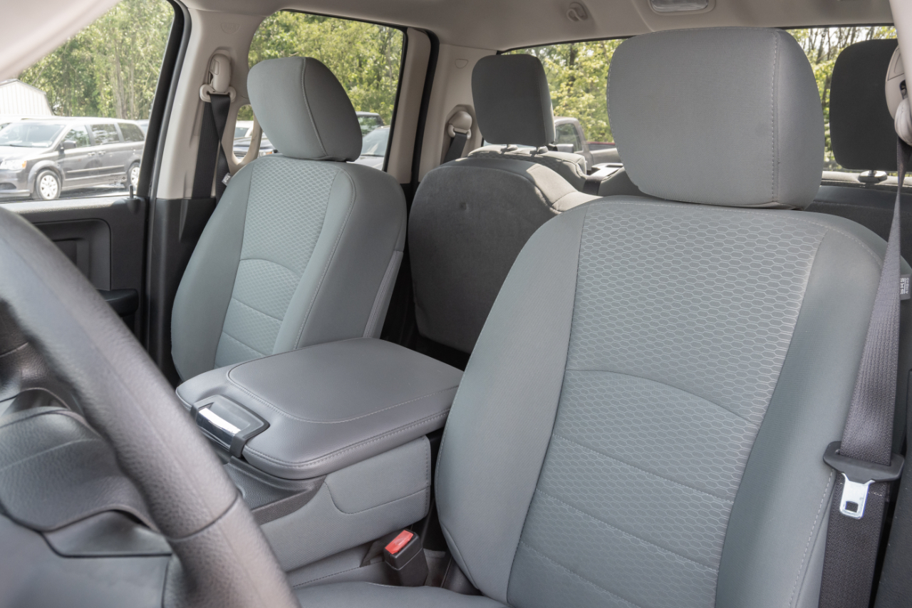 RAM 1500 4WD Quad Cab 140.5" Tradesman 2016