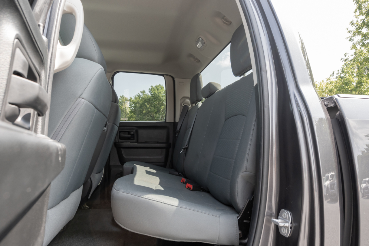 RAM 1500 4WD Quad Cab 140.5" Tradesman 2016