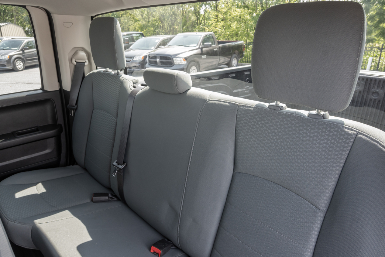 RAM 1500 4WD Quad Cab 140.5" Tradesman 2016