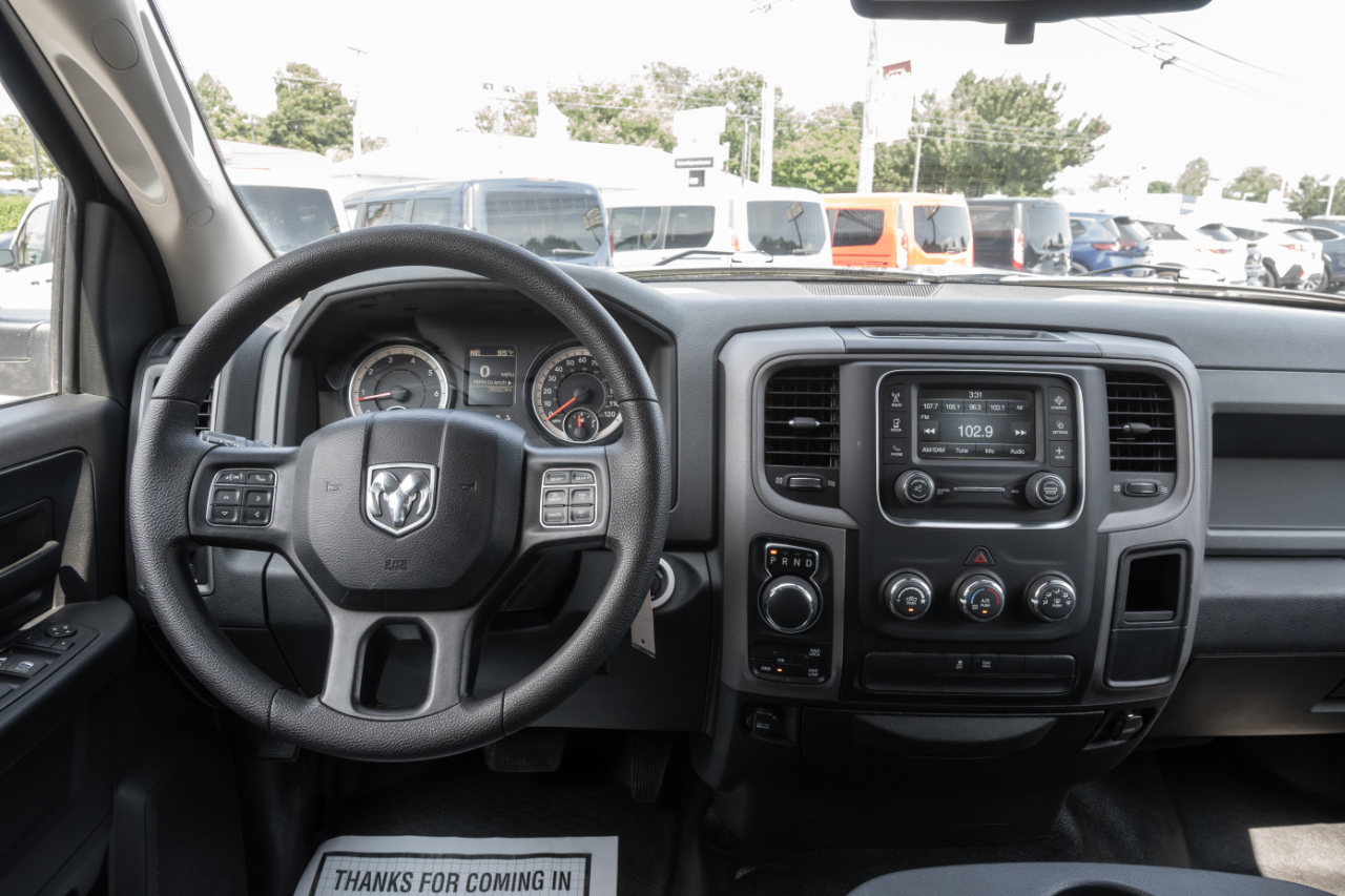 RAM 1500 4WD Quad Cab 140.5" Tradesman 2016