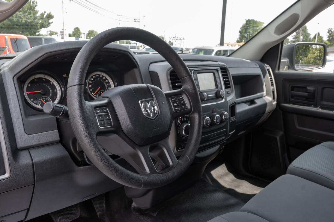 RAM 1500 4WD Quad Cab 140.5" Tradesman 2016