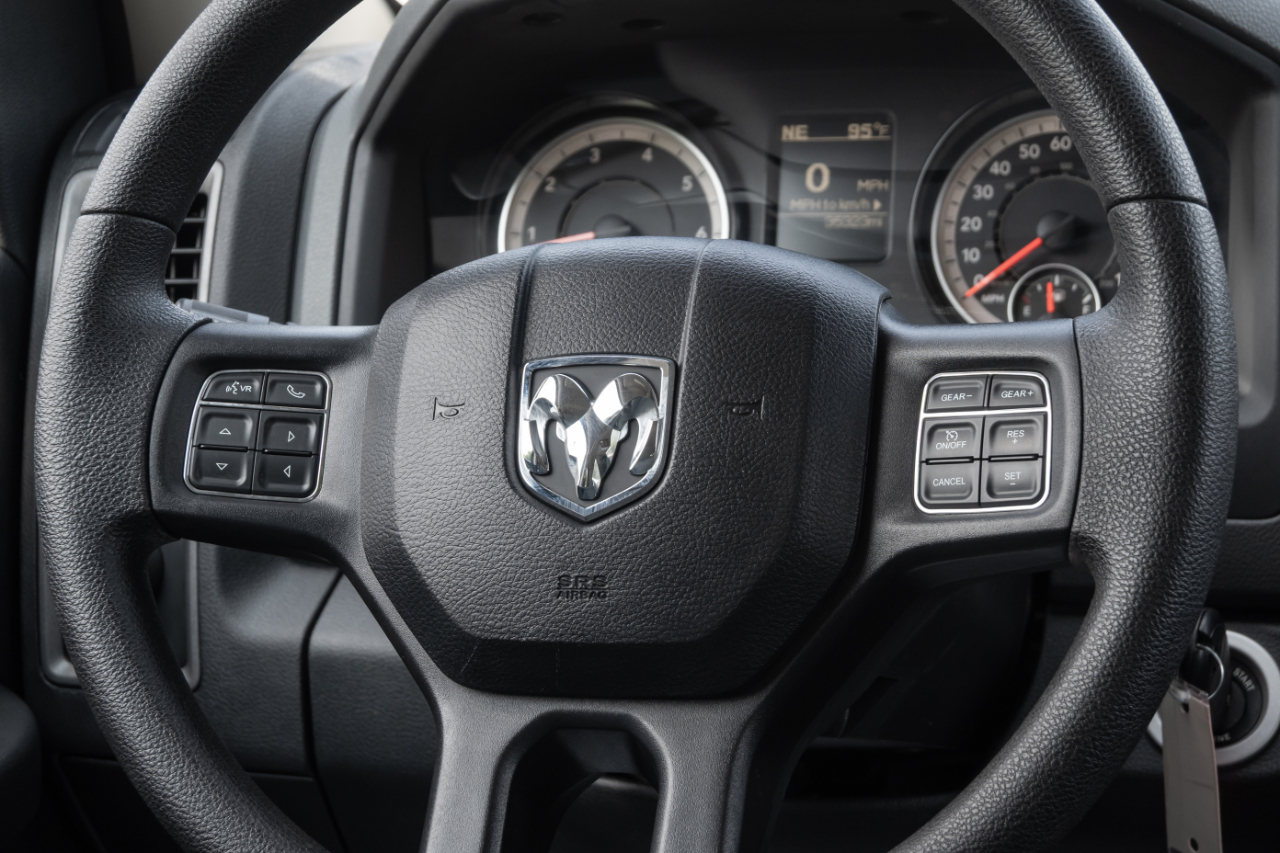 RAM 1500 4WD Quad Cab 140.5" Tradesman 2016