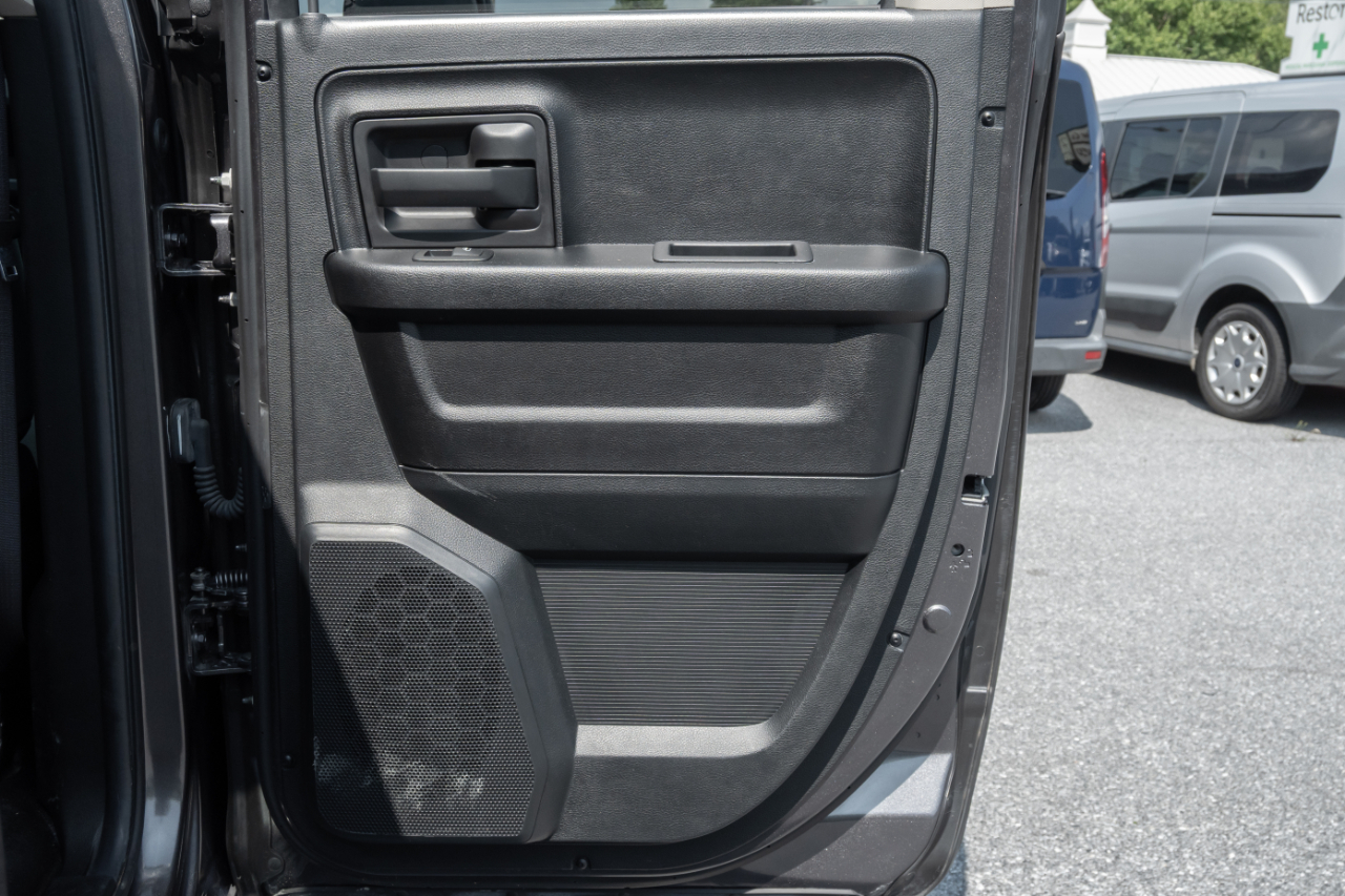 RAM 1500 4WD Quad Cab 140.5" Tradesman 2016