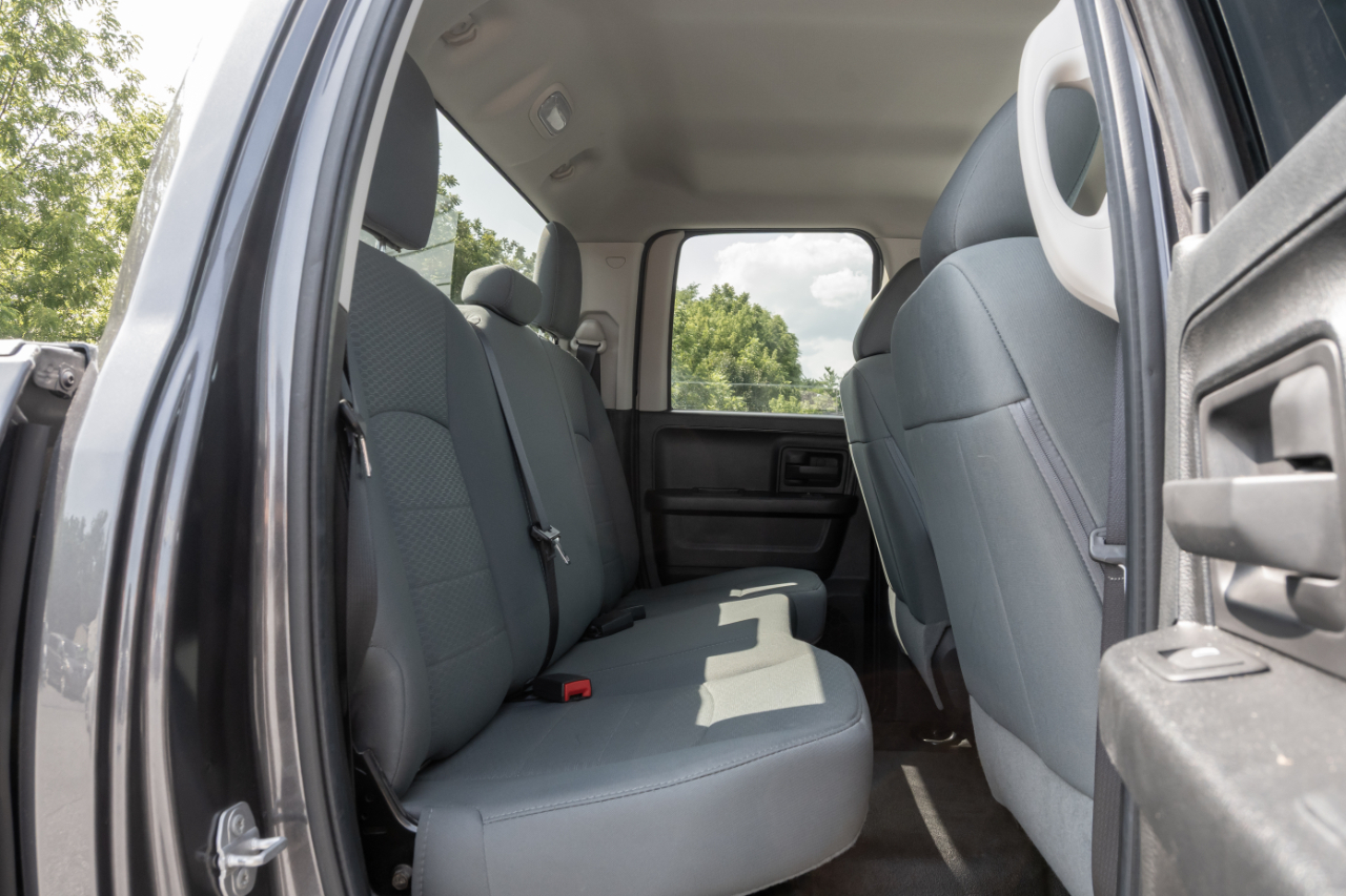 RAM 1500 4WD Quad Cab 140.5" Tradesman 2016