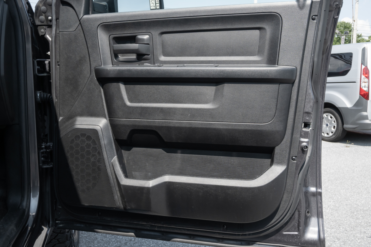 RAM 1500 4WD Quad Cab 140.5" Tradesman 2016