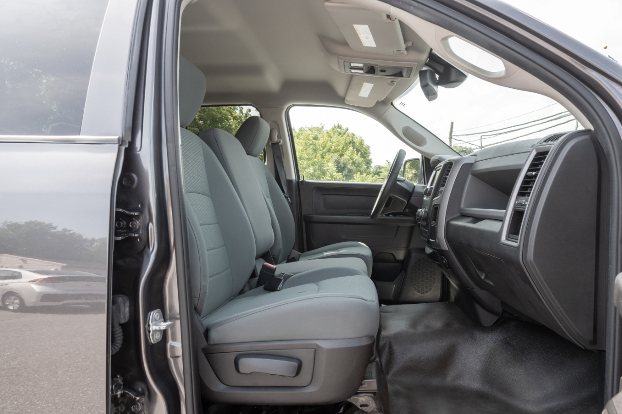 RAM 1500 4WD Quad Cab 140.5" Tradesman 2016