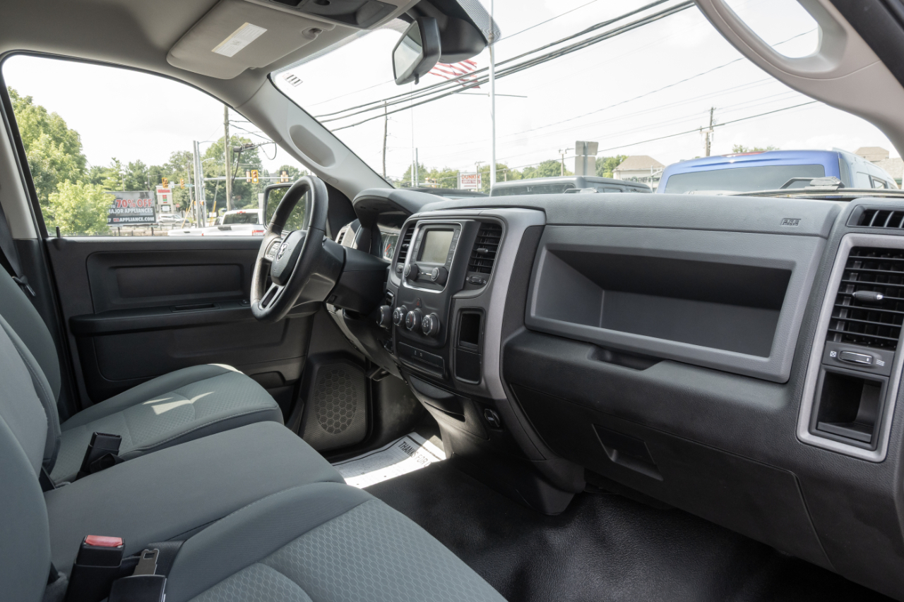 RAM 1500 4WD Quad Cab 140.5" Tradesman 2016