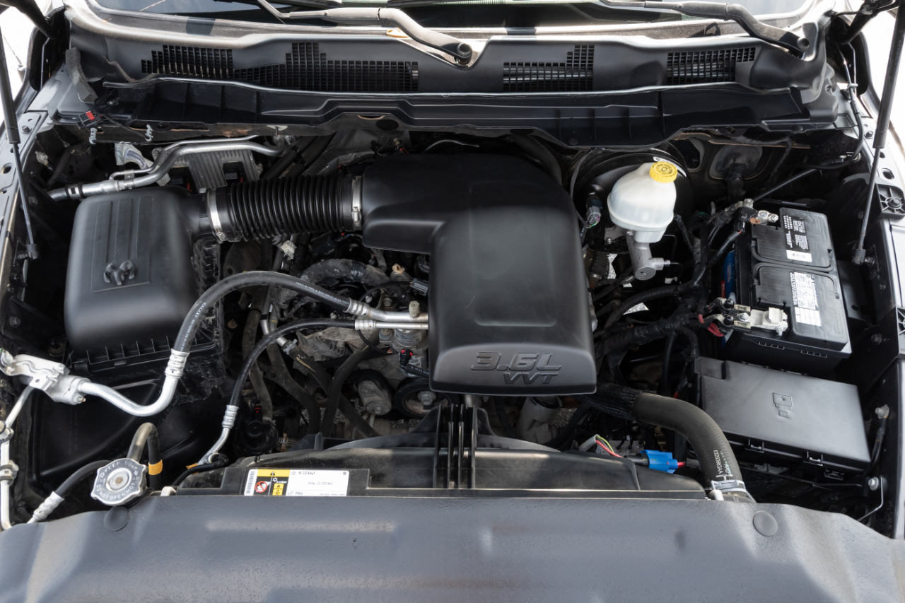 RAM 1500 4WD Quad Cab 140.5" Tradesman 2016