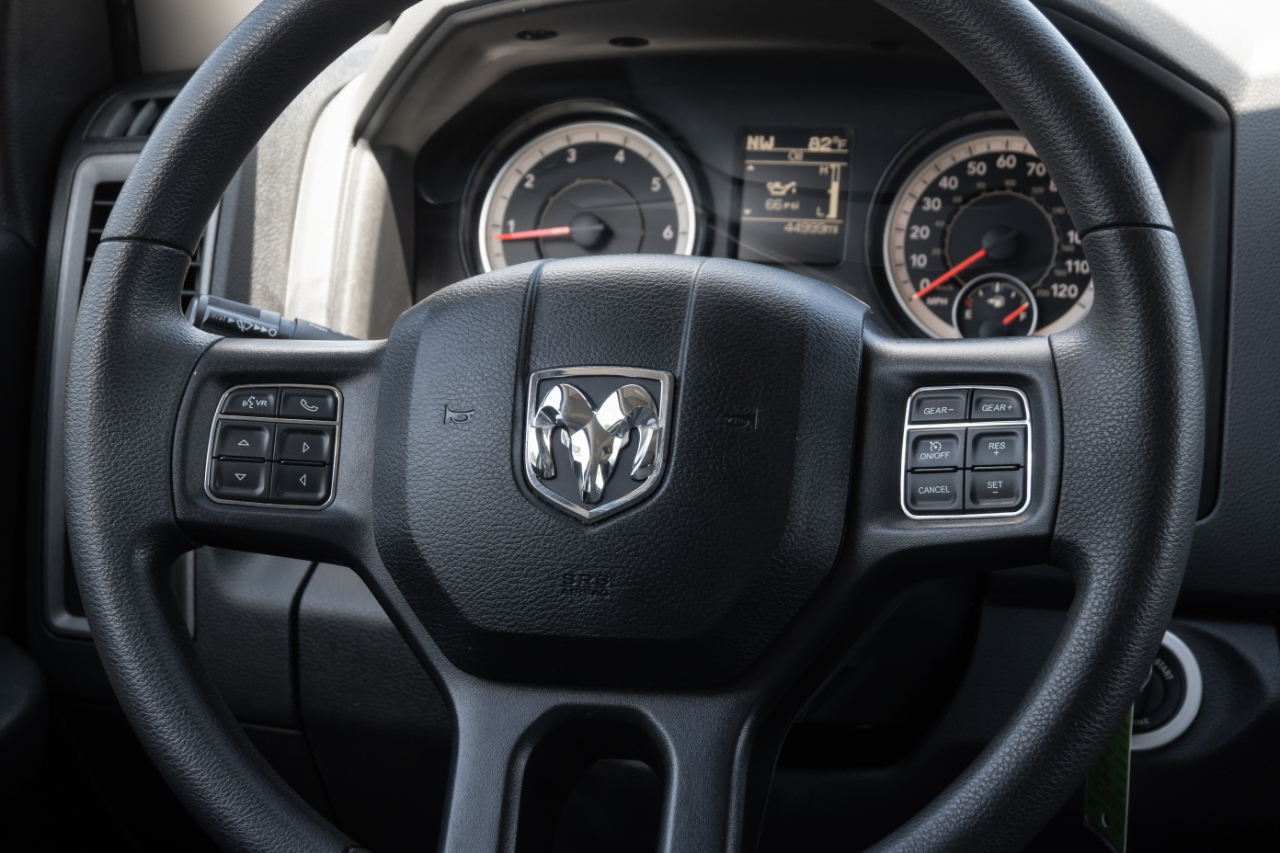 RAM 1500 Tradesman 4x4 Crew Cab 5'7" Box 2018