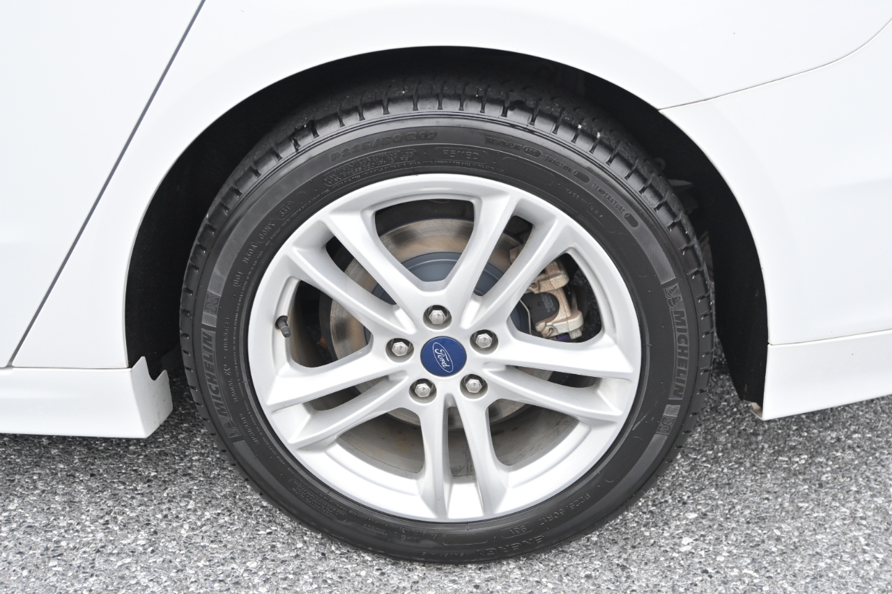 Ford Fusion Hybrid S FWD 2018