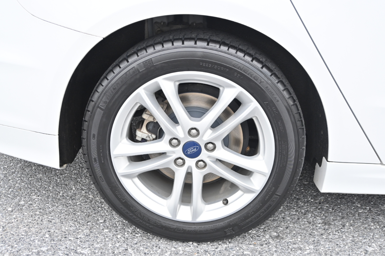 Ford Fusion Hybrid S FWD 2018