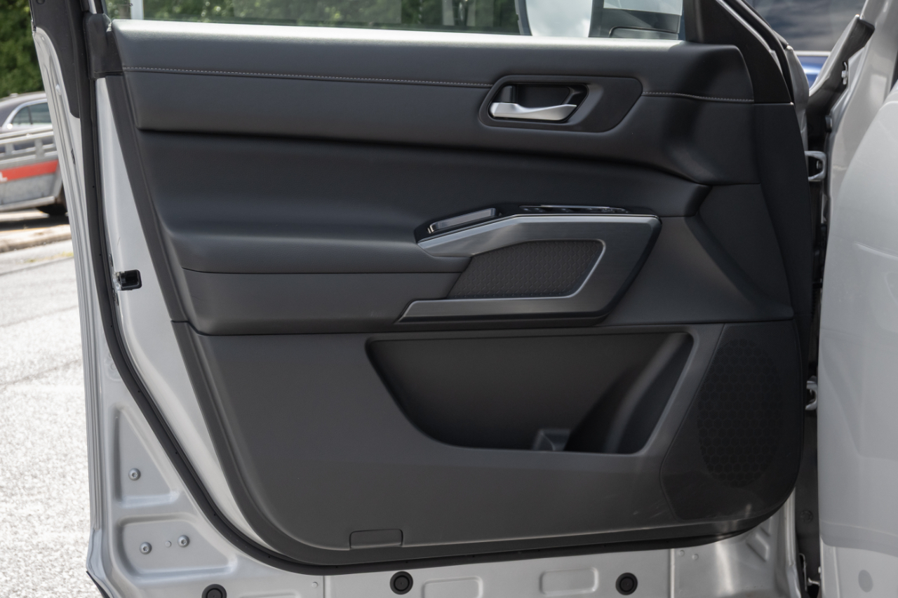 Nissan Pathfinder SL 4WD 2023