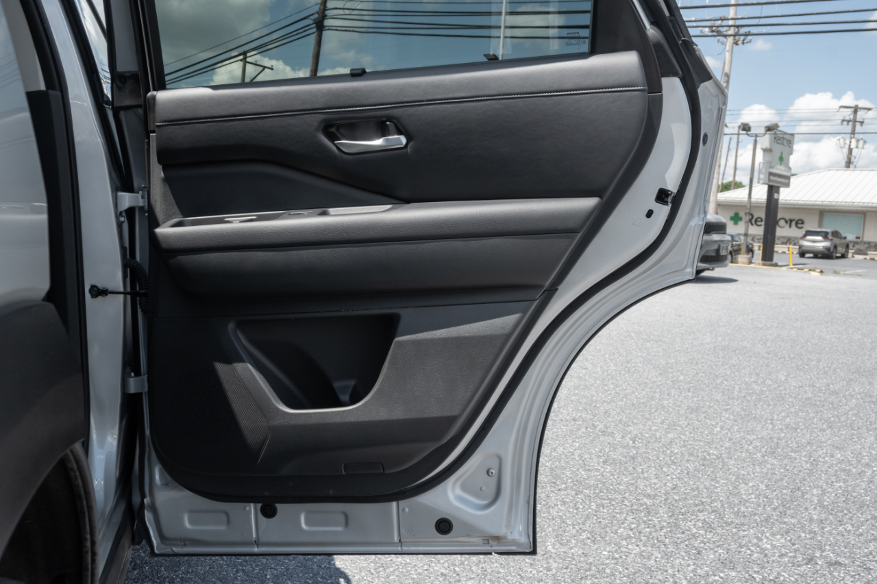 Nissan Pathfinder SL 4WD 2023