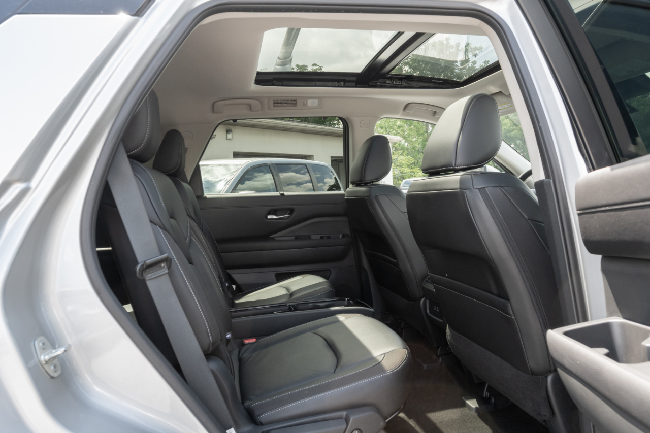 Nissan Pathfinder SL 4WD 2023