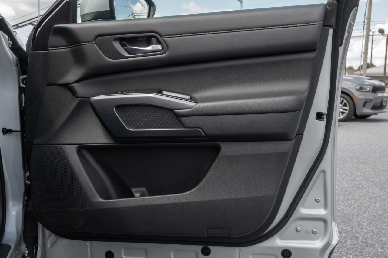 Nissan Pathfinder SL 4WD 2023