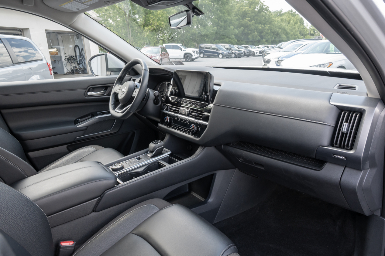 Nissan Pathfinder SL 4WD 2023