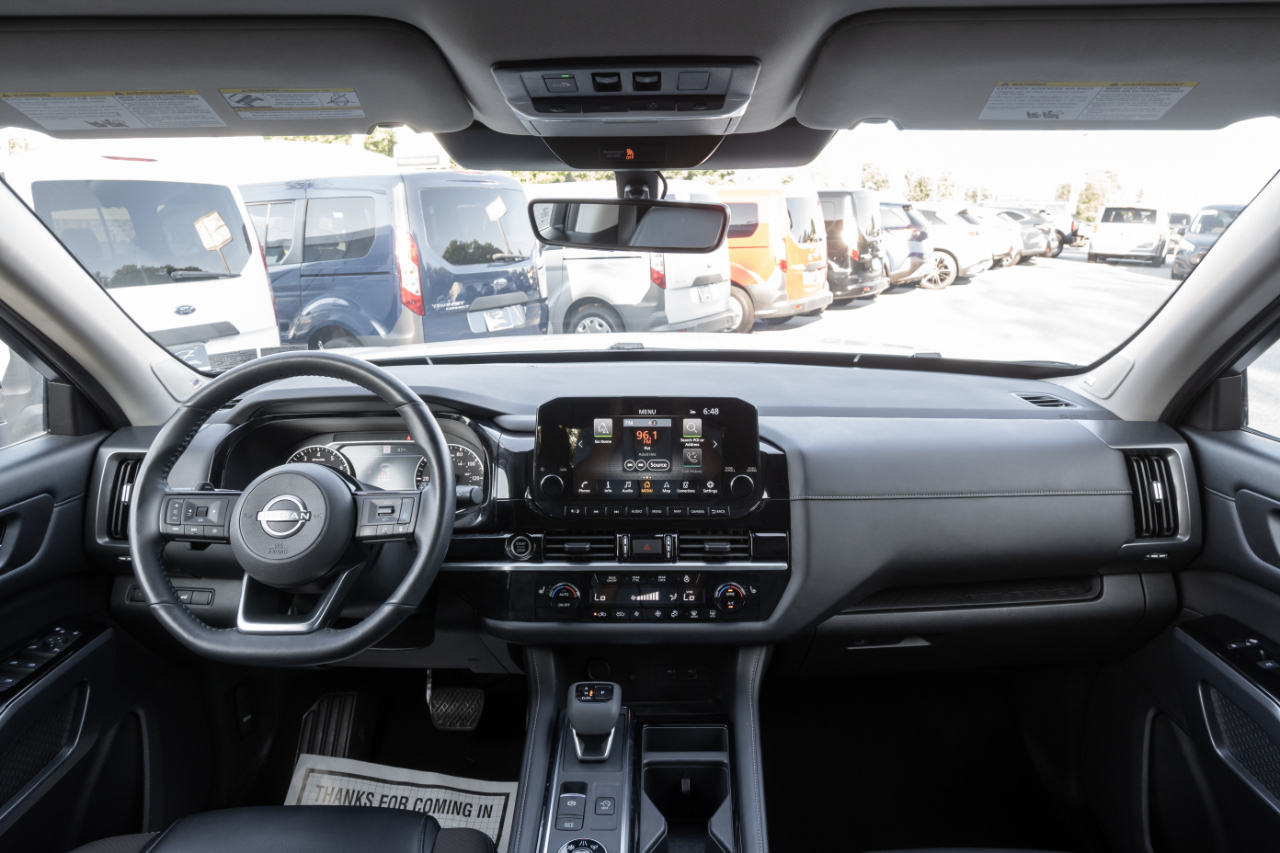 Nissan Pathfinder SL 4WD 2023