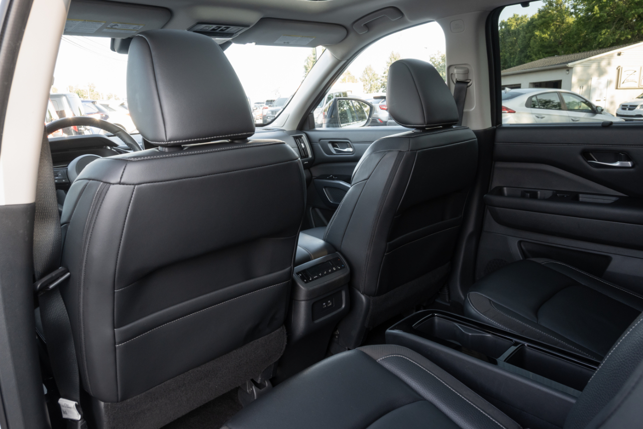 Nissan Pathfinder SL 4WD 2023