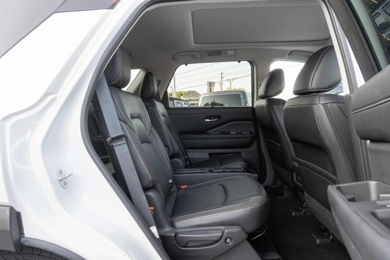 Nissan Pathfinder SL 4WD 2023
