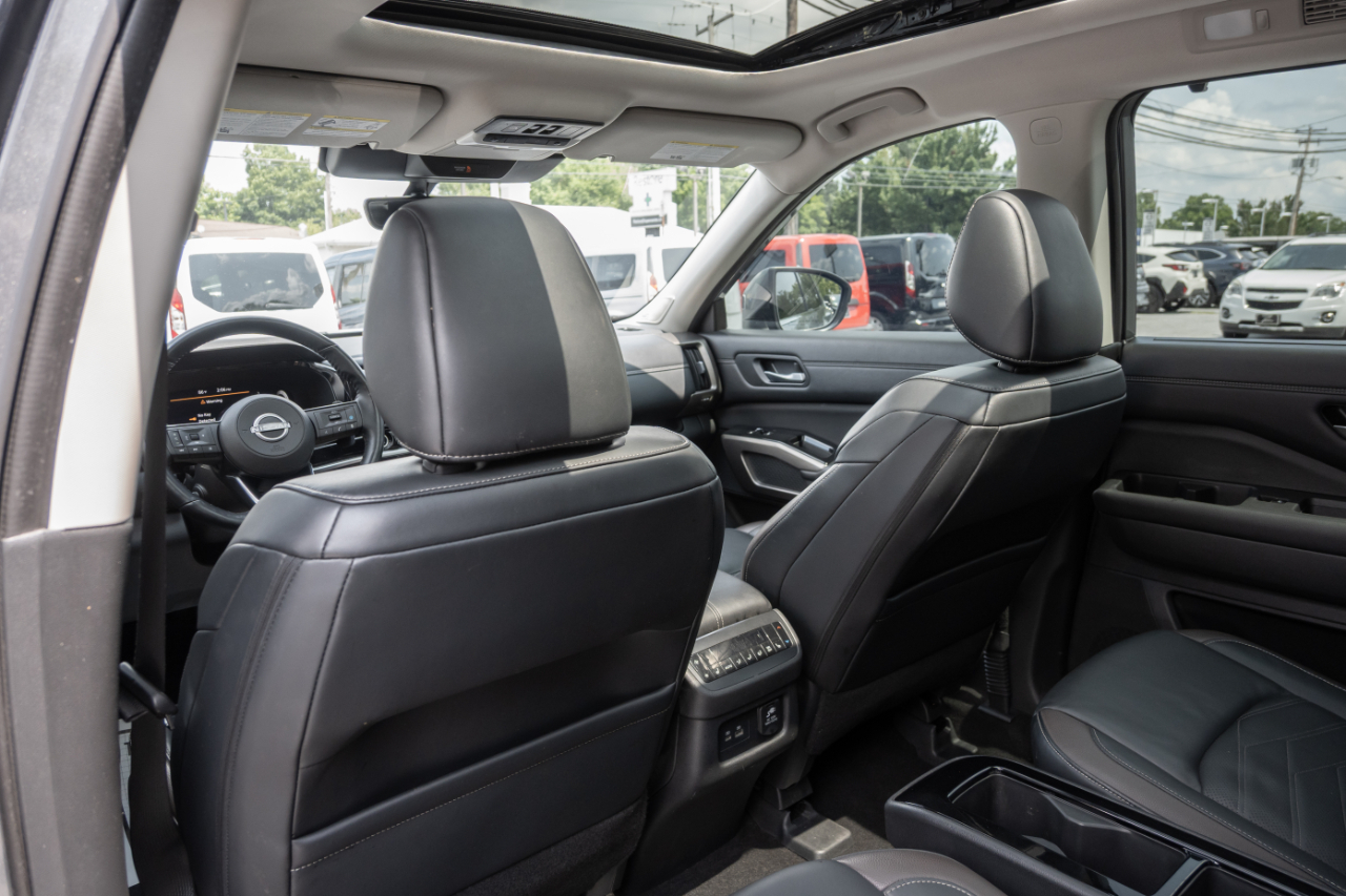 Nissan Pathfinder Platinum 4WD 2023
