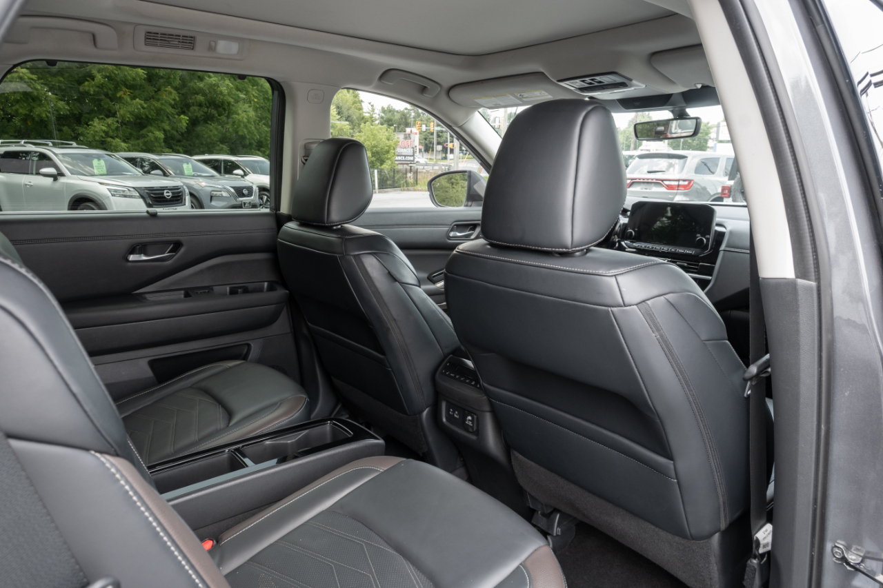 Nissan Pathfinder Platinum 4WD 2023