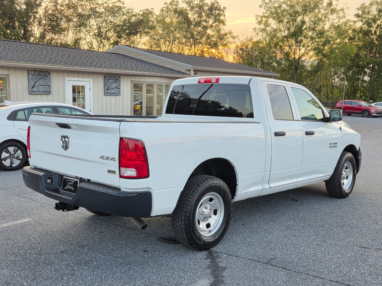 RAM 1500 4WD Quad Cab 140.5" Tradesman 2016