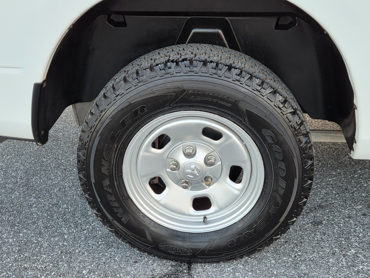 RAM 1500 4WD Quad Cab 140.5" Tradesman 2016