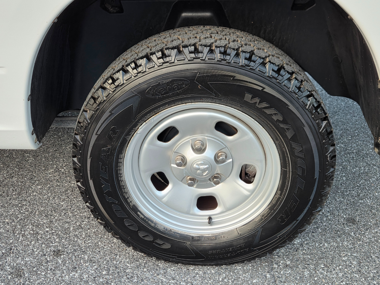 RAM 1500 4WD Quad Cab 140.5" Tradesman 2016