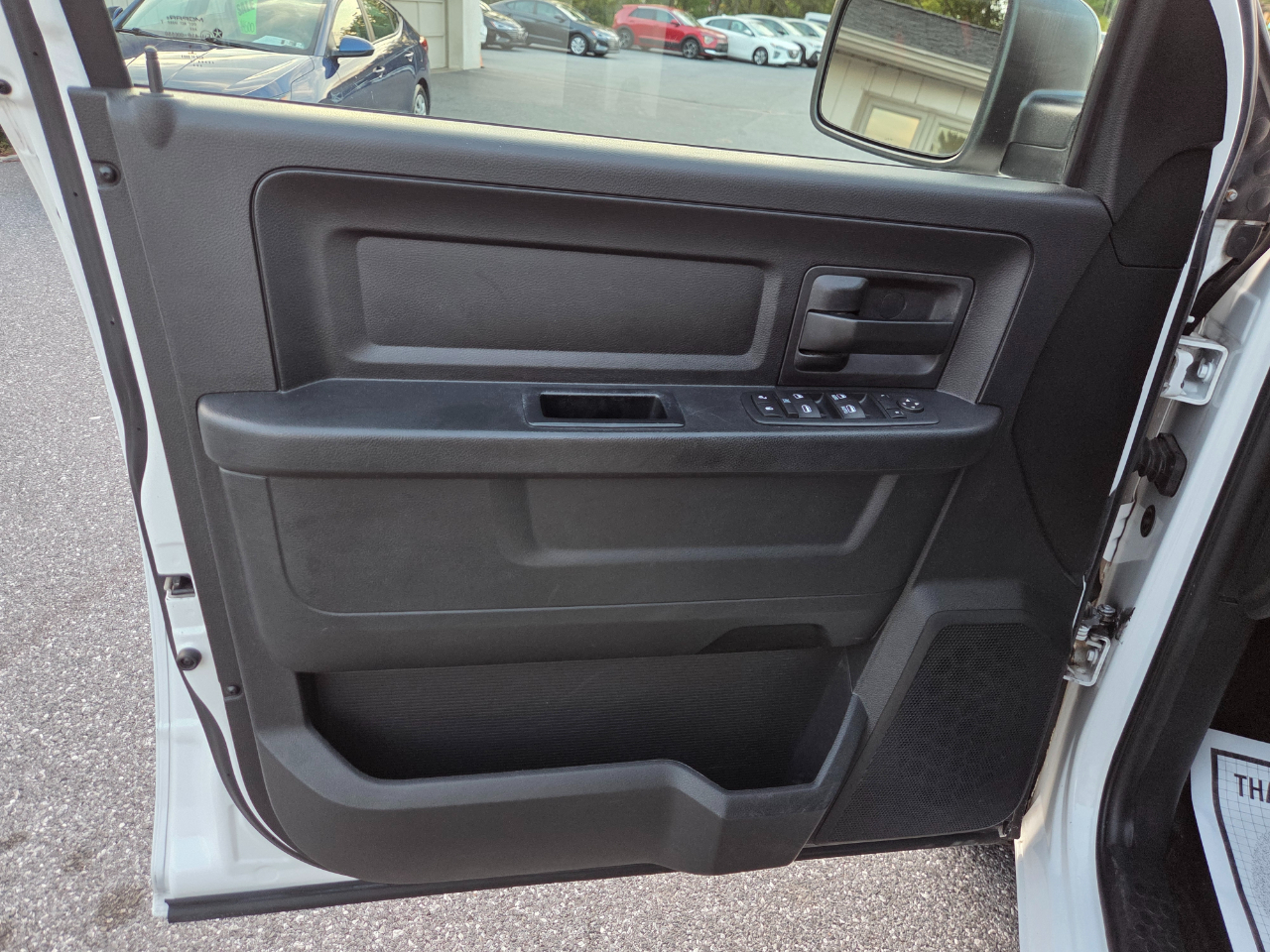 RAM 1500 4WD Quad Cab 140.5" Tradesman 2016