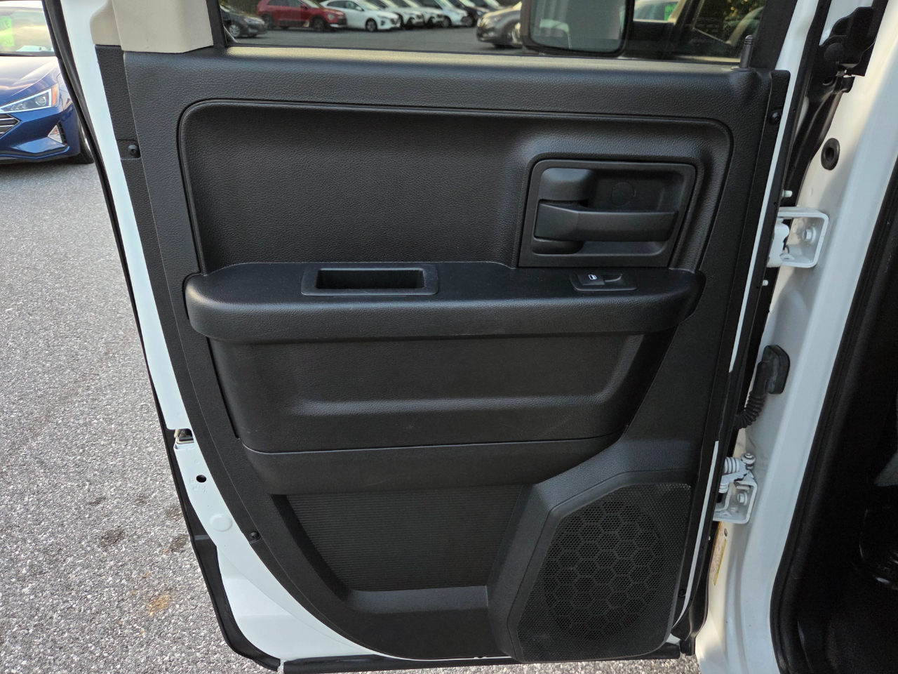 RAM 1500 4WD Quad Cab 140.5" Tradesman 2016