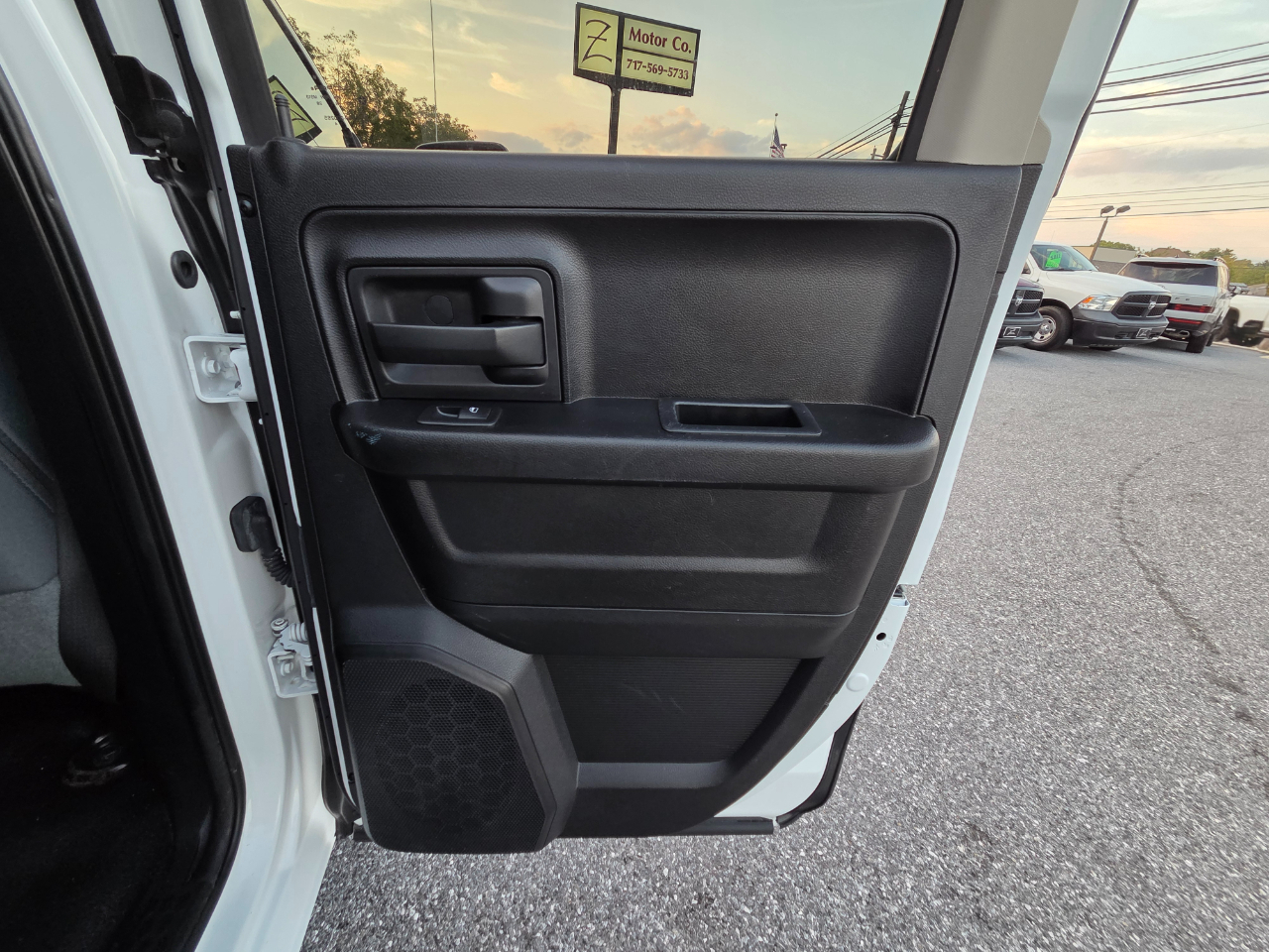 RAM 1500 4WD Quad Cab 140.5" Tradesman 2016