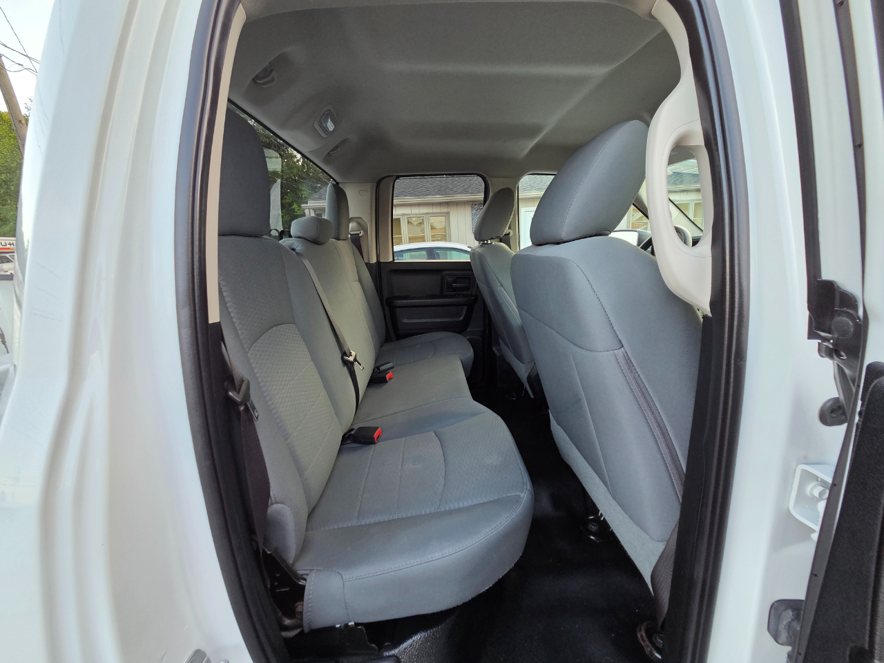 RAM 1500 4WD Quad Cab 140.5" Tradesman 2016