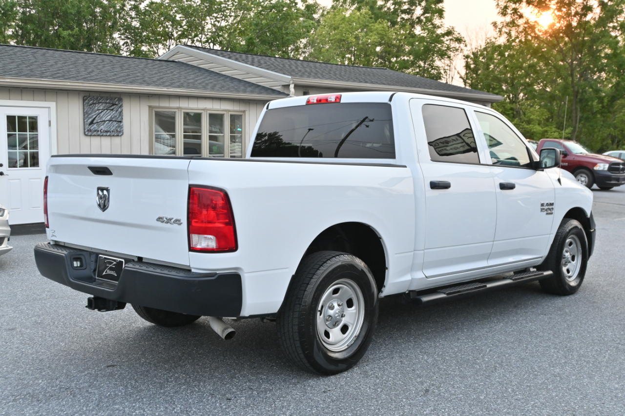 RAM 1500 Classic Tradesman 4x4 Crew Cab 5'7" Box 2021