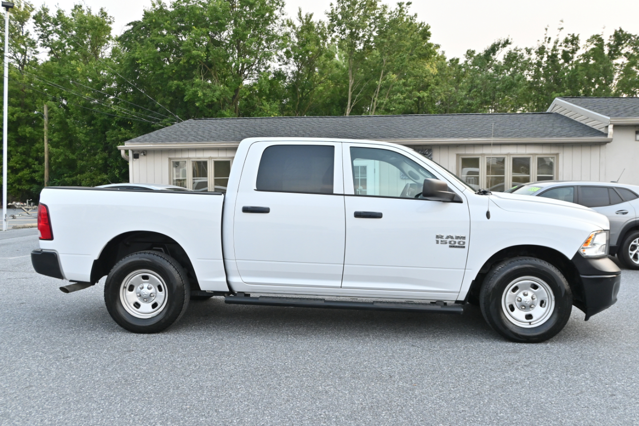 RAM 1500 Classic Tradesman 4x4 Crew Cab 5'7" Box 2021