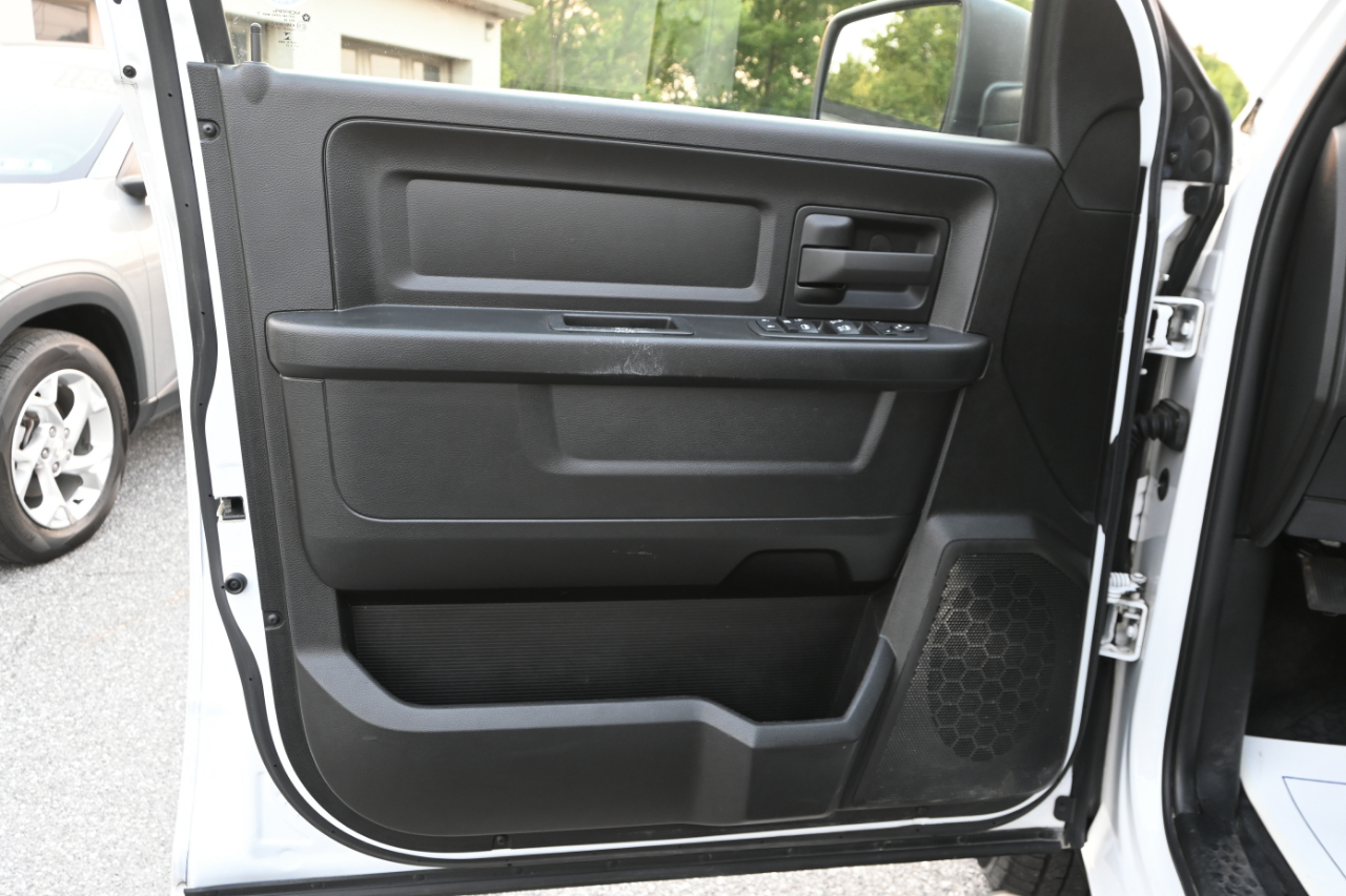 RAM 1500 Classic Tradesman 4x4 Crew Cab 5'7" Box 2021