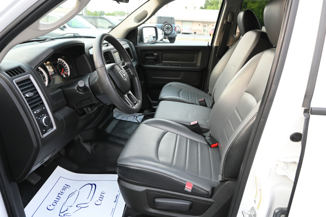 RAM 1500 Classic Tradesman 4x4 Crew Cab 5'7" Box 2021