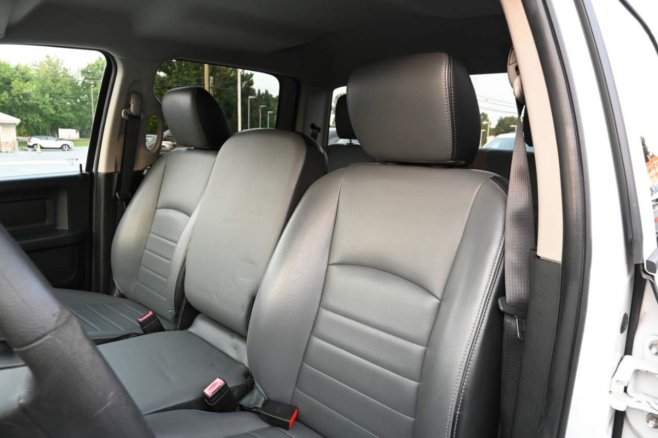 RAM 1500 Classic Tradesman 4x4 Crew Cab 5'7" Box 2021