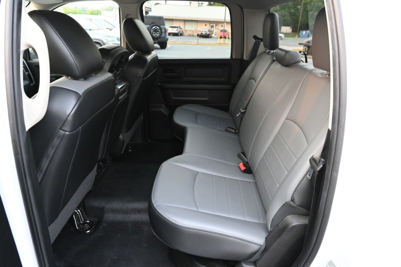 RAM 1500 Classic Tradesman 4x4 Crew Cab 5'7" Box 2021
