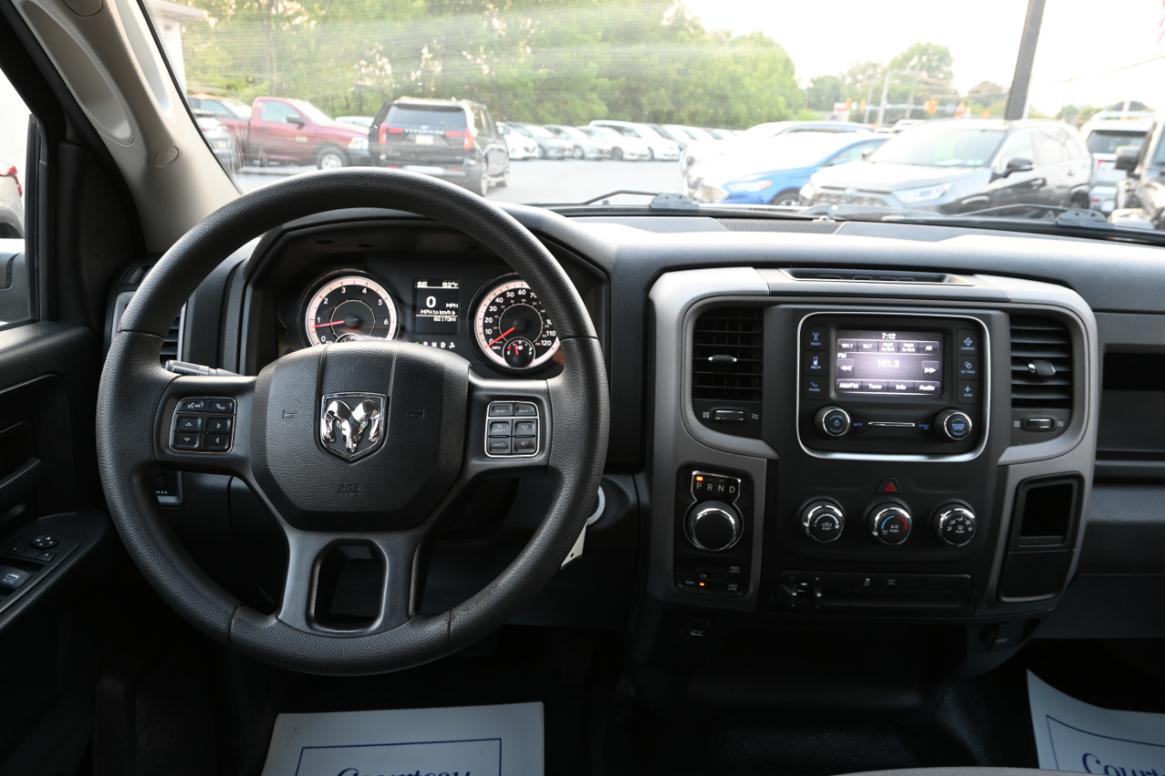 RAM 1500 Classic Tradesman 4x4 Crew Cab 5'7" Box 2021
