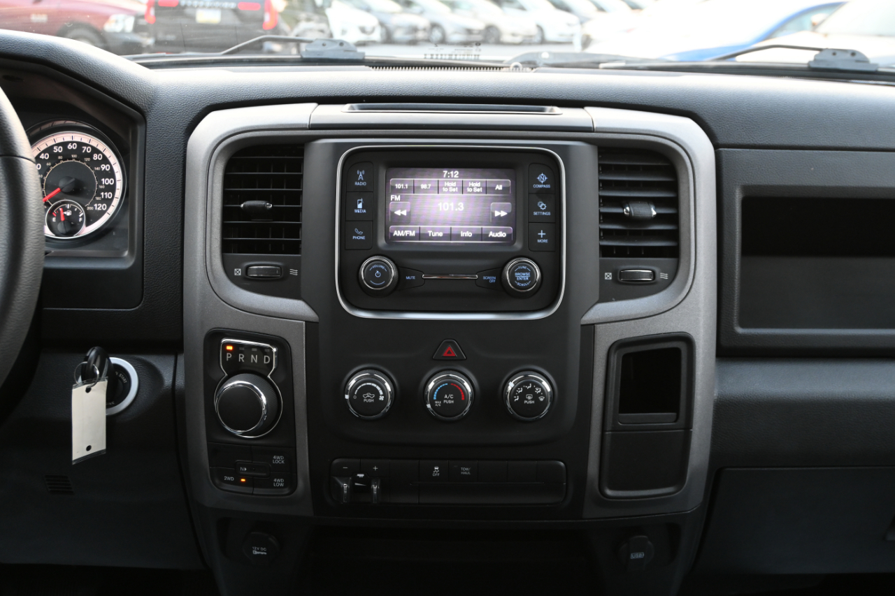 RAM 1500 Classic Tradesman 4x4 Crew Cab 5'7" Box 2021