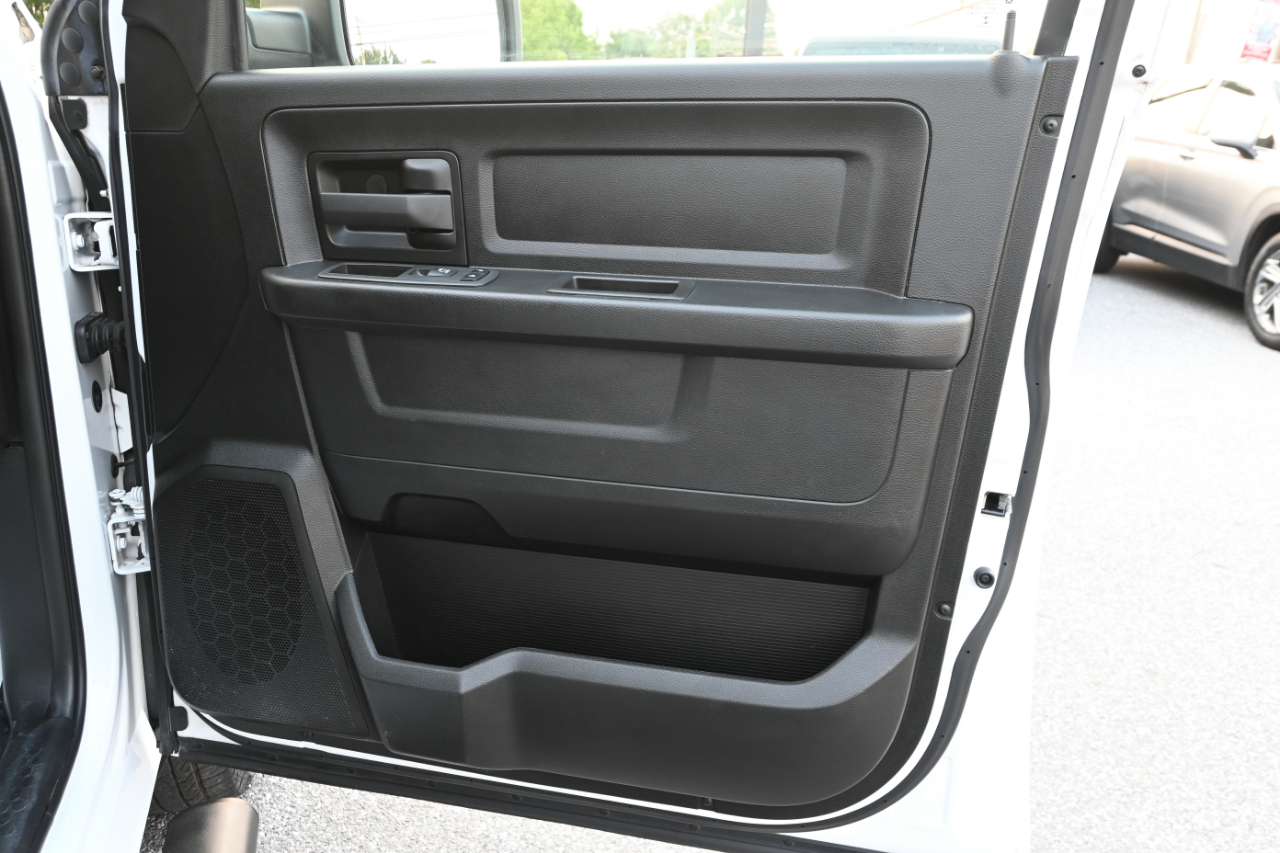 RAM 1500 Classic Tradesman 4x4 Crew Cab 5'7" Box 2021