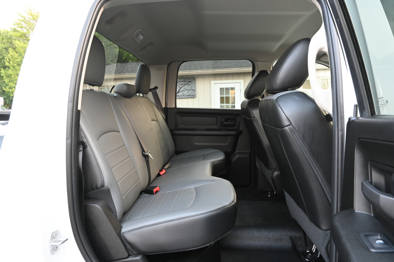 RAM 1500 Classic Tradesman 4x4 Crew Cab 5'7" Box 2021