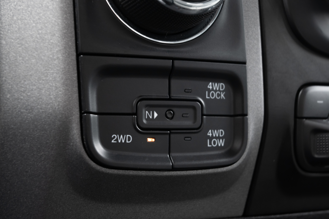 RAM 1500 4WD Crew Cab 140.5" Tradesman 2016