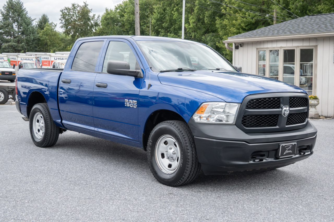 RAM 1500 4WD Crew Cab 140.5" Tradesman 2016