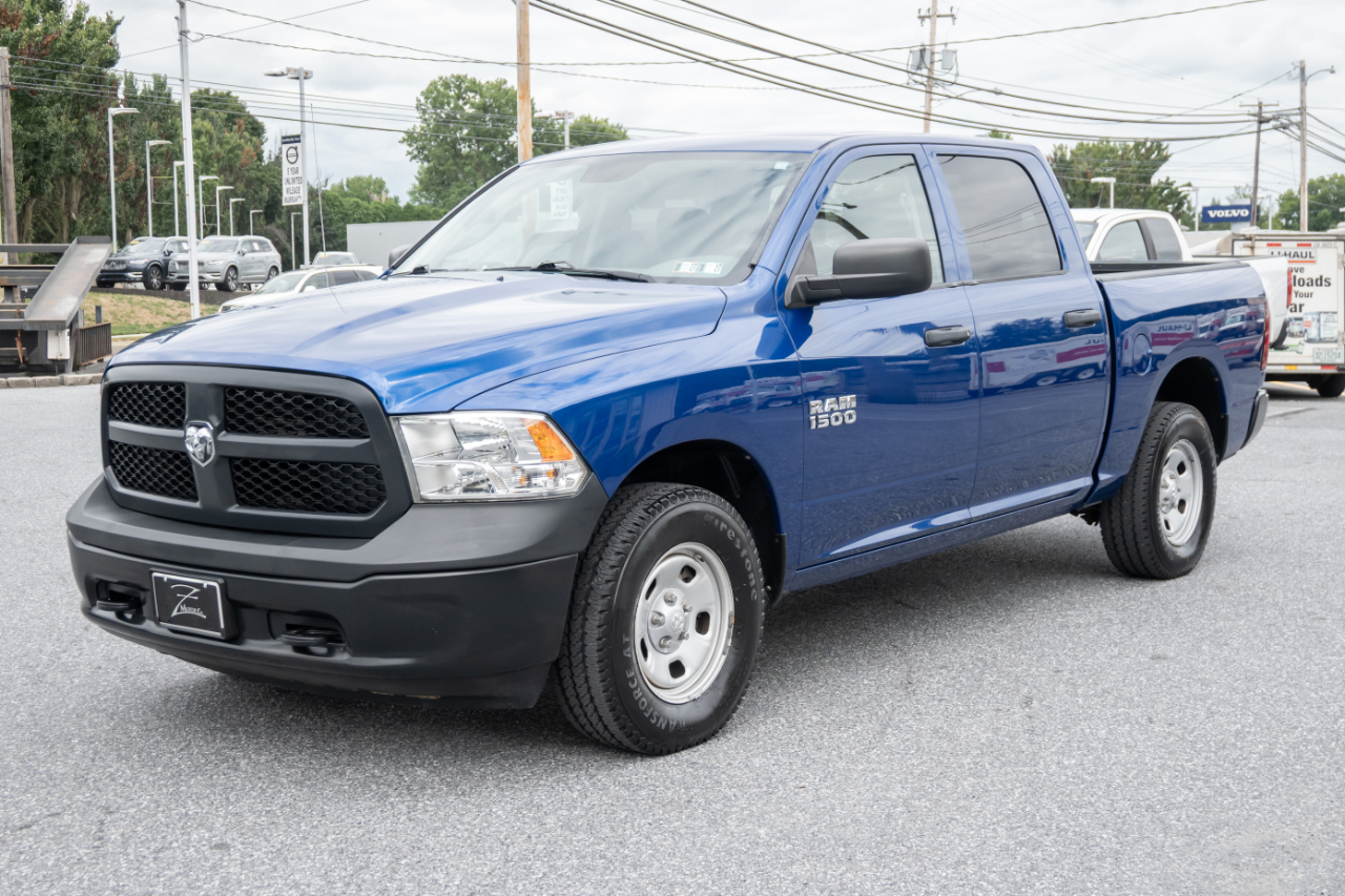 RAM 1500 4WD Crew Cab 140.5" Tradesman 2016