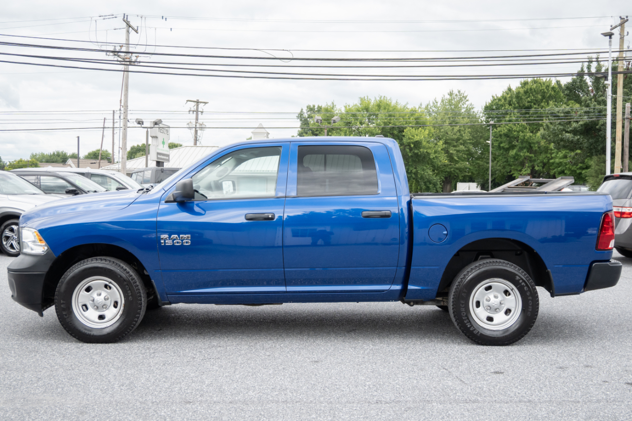 RAM 1500 4WD Crew Cab 140.5" Tradesman 2016