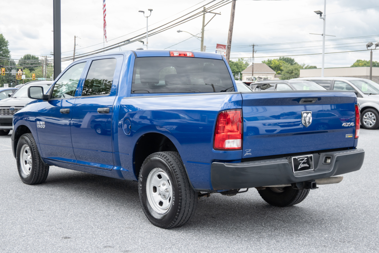 RAM 1500 4WD Crew Cab 140.5" Tradesman 2016