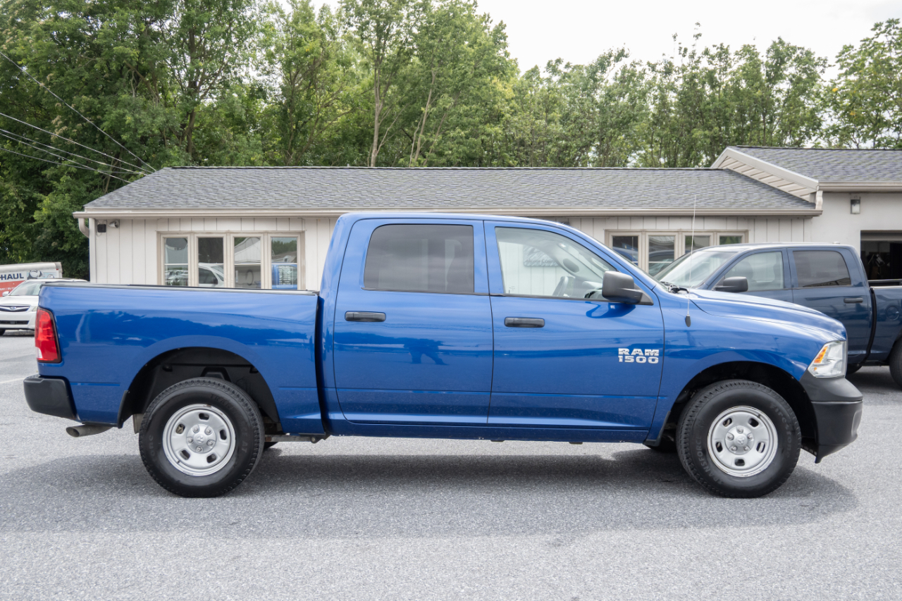 RAM 1500 4WD Crew Cab 140.5" Tradesman 2016